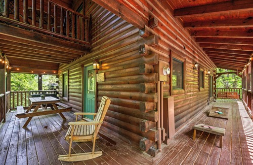 Hemlock Hills Cabin | AMAZING Game Room, Hot Tub, Gatlinburg, Private