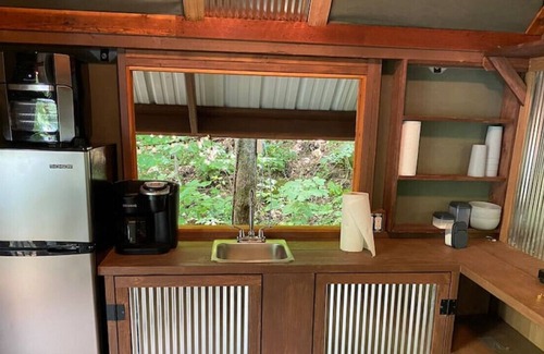Alix Cabin | Amazing! Glamping Waterfalls Lake Creeks!