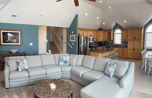 North End House | Amazing Gold Coast Beach Block Property! 5 Bed 5 Bath
