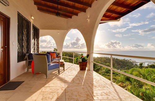 El Cerro House | AMAZING Hillside Home, Private Infinity Pool, Covered Veranda, Spacious Rooms