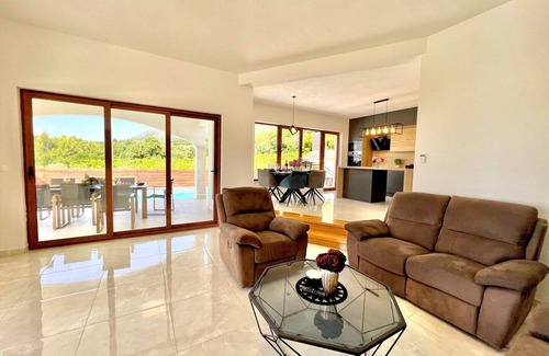Stankovici Villa | Amazing Holiday Villa with Pool and Sea View!