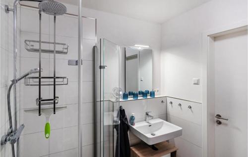 Wohlenberg House | Amazing Home In Klütz With Kitchen