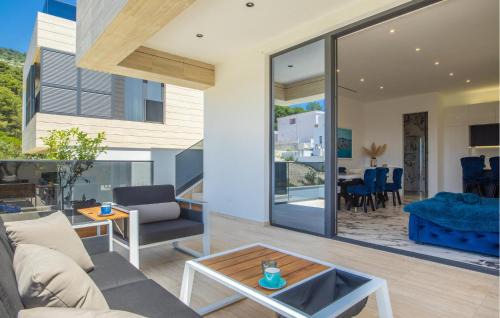 Komarna House | Amazing Home In Komarna
