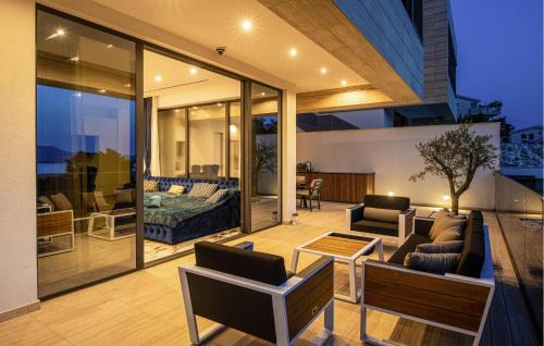 Komarna House | Amazing Home In Komarna
