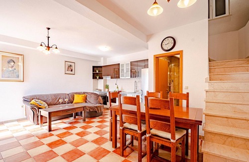 Kuna Peljeska House | Amazing home in Kuna with kitchen