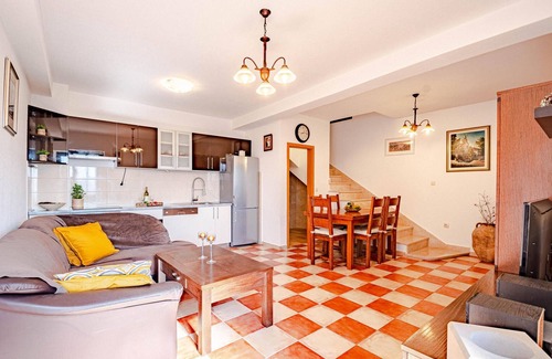 Kuna Peljeska House | Amazing home in Kuna with kitchen
