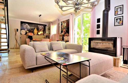 Lafare House | Amazing Home In Lafare With Kitchen
