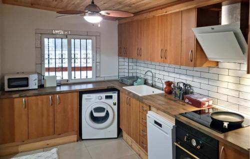 Macastre House | Amazing Home In Macastre With Sauna