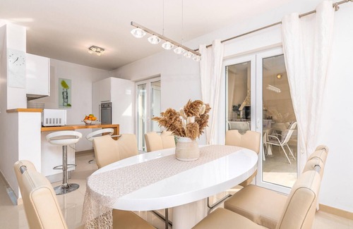 Martinscica House | Amazing home in Martinscica