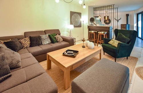 Monieux House | Amazing home in Monieux with 5 Bedrooms and WiFi