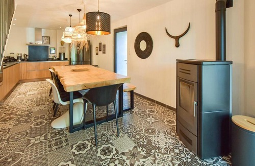 Monieux House | Amazing home in Monieux with 5 Bedrooms and WiFi