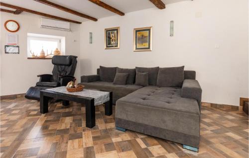 Opuzen House | Amazing Home In Opuzen With Kitchen