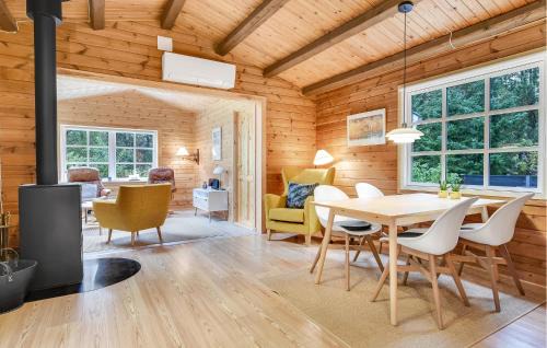 Lodbjerg Hede House | Amazing Home In Ringkøbing With Wifi