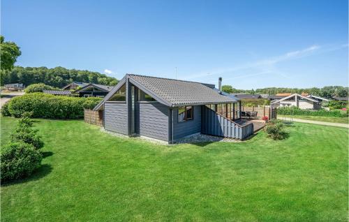 Grønninghoved Strand House | Amazing Home In Sjølund With Wifi