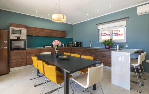 Valbandon House | Amazing Home In Valbandon