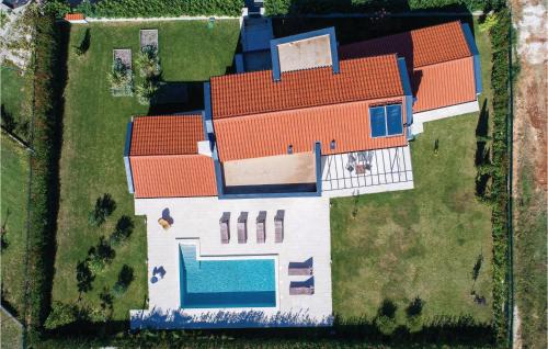 Valbandon House | Amazing Home In Valbandon