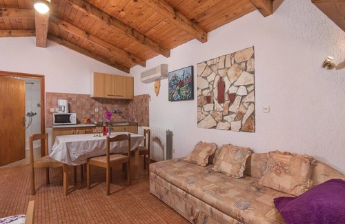 Bacva House | Amazing home in Visnjan with WiFi