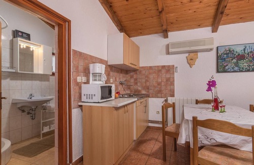 Bacva House | Amazing home in Visnjan with WiFi