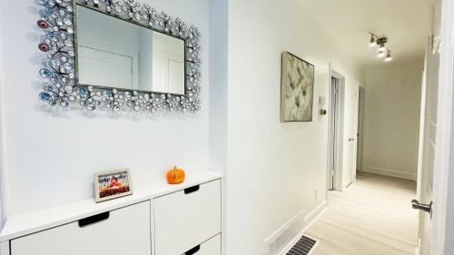 Toronto Apartment | Amazing Home Near Toronto Airport with 2 Parking