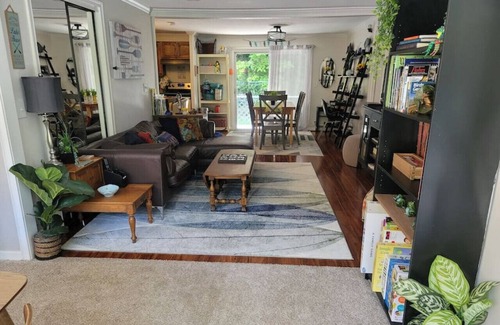 Gainesville Cottage | Amazing Lake Front Cottage with Dock and Firepit
