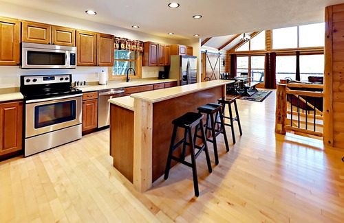 Hayward Cabin | Amazing Lake Home With Room For The Whole Family