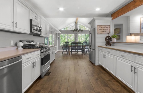 Twin Lakes House | Amazing Lake House w/ In-Ground Heated Pool
