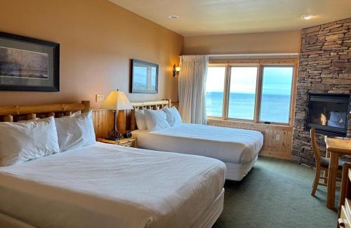 Two Harbors Apartment | Amazing Lake View 2 Queen Bed Studio & Heated Pools
