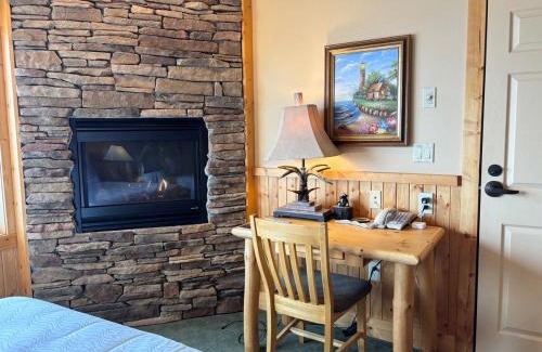 Two Harbors Apartment | Amazing Lake View 2 Queen Bed Studio & Heated Pools