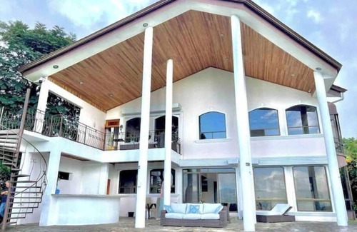 Nuevo Arenal House | Amazing Lake View on 1 Acre. Canopy, Hot Springs & La Fortuna 35-55min drive