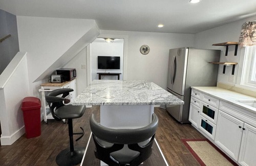 Northwood Apartment | Amazing Lakefront Apartment