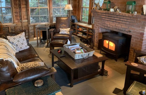 Colchester Cabin | Amazing Lakefront Cabin with Great Swimming & Epic Views