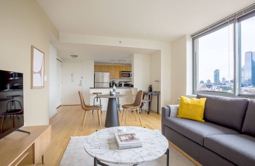 Hunters Point Apartment | Amazing LIC 1BR w/Doorman, Pool & Gym, nr River, by Blueground