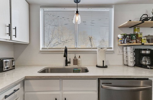 South Salt Lake House | Amazing Location! Cozy, charming, 4 Bedroom home in SLC, Near Major Ski Resorts