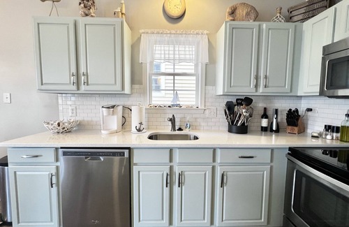 Gold Coast Condo | Amazing Location, Beautiful Condo with Beach Amenities! 3320 West Ave.