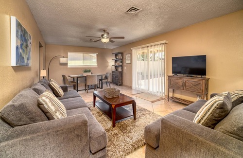 Rancho Oakey House | AMAZING location! clean, comfortable 4 BR 2 BA home. SLEEPS 10