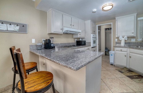 Rancho Oakey House | AMAZING location! clean, comfortable 4 BR 2 BA home. SLEEPS 10
