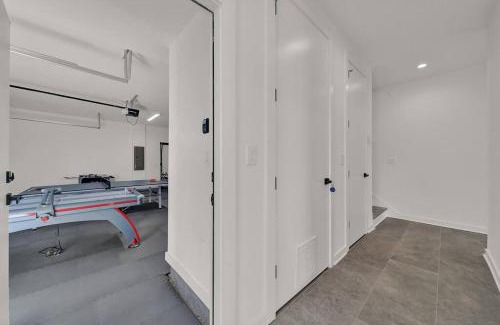 Charlotte Villa | Amazing Location! Rooftop Patio, Pool & Game room!