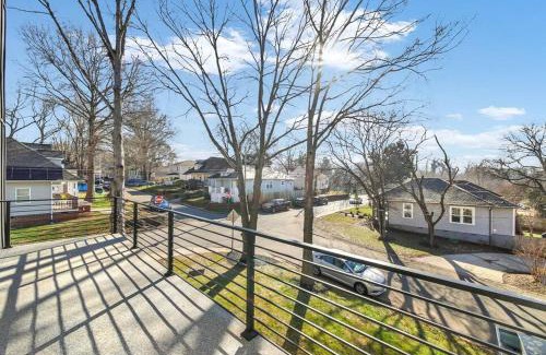Charlotte Villa | Amazing Location! Rooftop Patio, Pool & Game room!