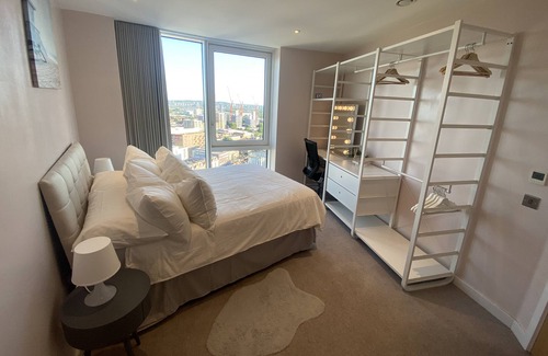 Barking Apartment | Amazing London City Views and Transport Links