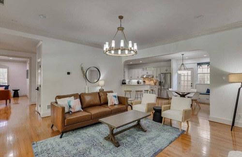Richardson House | Amazing Luxury 5 Bedrooms Home with Private Pool