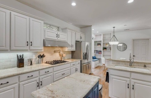 Richardson House | Amazing Luxury 5 Bedrooms Home with Private Pool