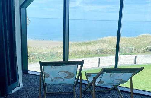 Cayton Bay Villa | Amazing Luxury Sea Front Villa With Hottub