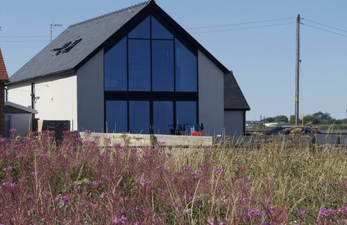 Cayton Bay Villa | Amazing Luxury Sea Front Villa With Hottub