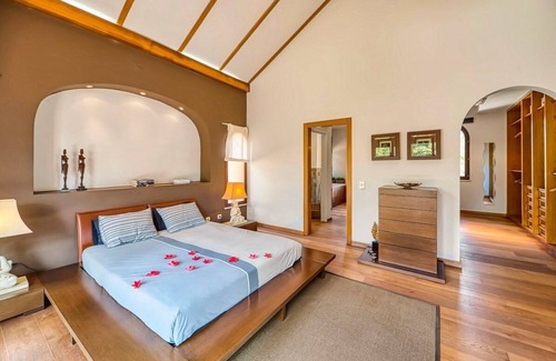 Penina Villa | Amazing luxury villa with jacuzzi inside the pool!
