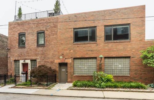 Chatham-Arch House | Amazing Modern Chic Mass Ave Townhome with Amenities
