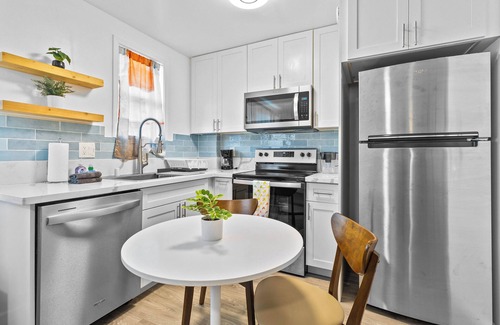 McCully - Moiliili Apartment | Amazing & Modern Honolulu Haven, Renovated w/AC