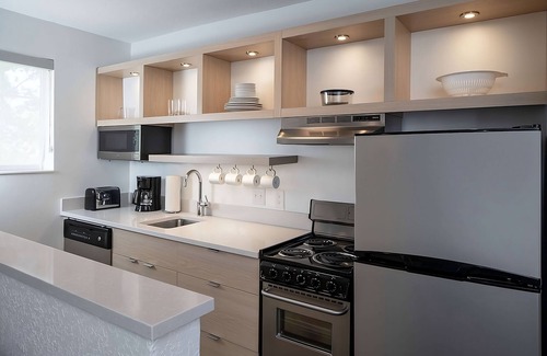 Falls Church Hotel | Amazing Modern Suite in an Excellent Location!
