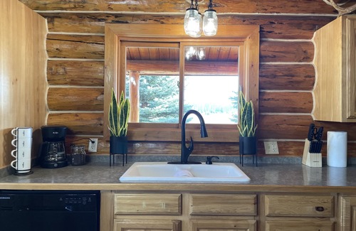 Seeley Lake House | Amazing mountain views, daily wildlife show and a cozy log house for serenity.