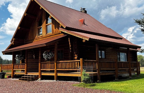 Seeley Lake House | Amazing mountain views, daily wildlife show and a cozy log house for serenity.