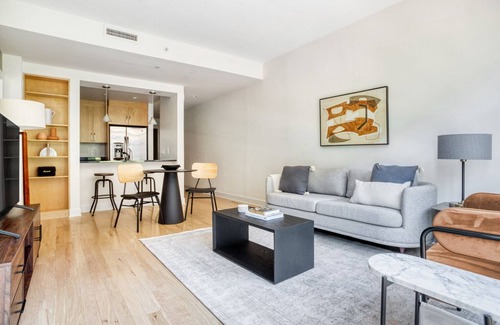 Mount Vernon Triangle Apartment | Amazing Mt Vernon 1BR w/Pool, W/D & Gym, near Chinatown, by Blueground